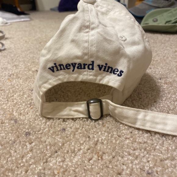 A white vineyard vines hat - Picture 2 of 2